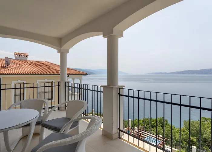 Beachfront With Pool, Panoramic Sea View - By Traveler Tourist Agency Krk - Id 2390 Appartement *
